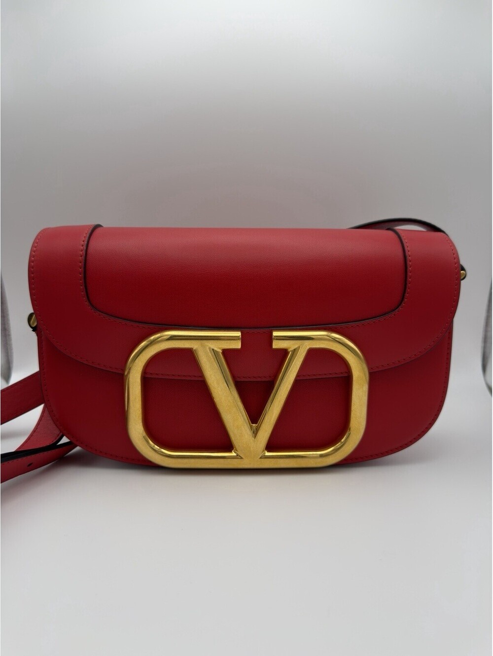Authentic Valentino Garavani Medium SuperVee Leather Shoulder Bag Red COA